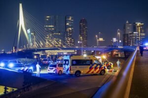 Eén dode, één gewonde bij steekpartij op Erasmusbrug