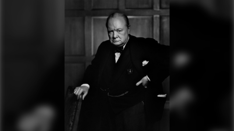 Gestolen foto van Winston Churchill teruggegeven tijdens Italiaanse ceremonie